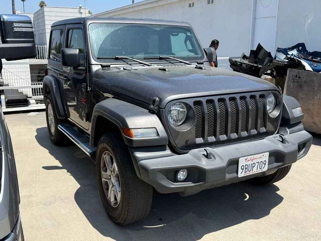 Used 2022 Gray Jeep Sport S image 1