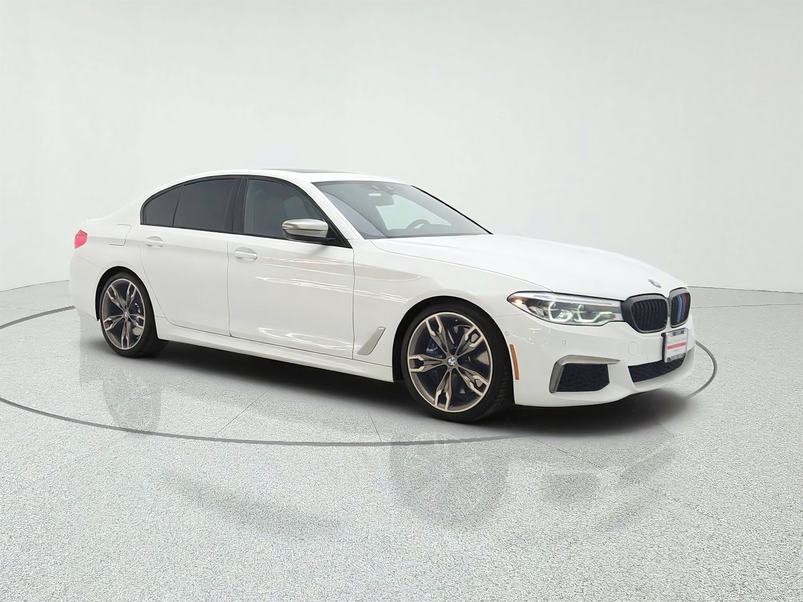 Used 2019 Alpine White BMW M550i xDrive Sedan image 3