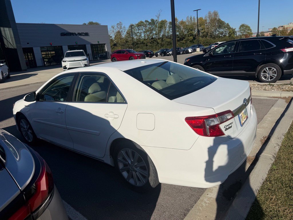 Used 2013 Super White Toyota XLE image 23
