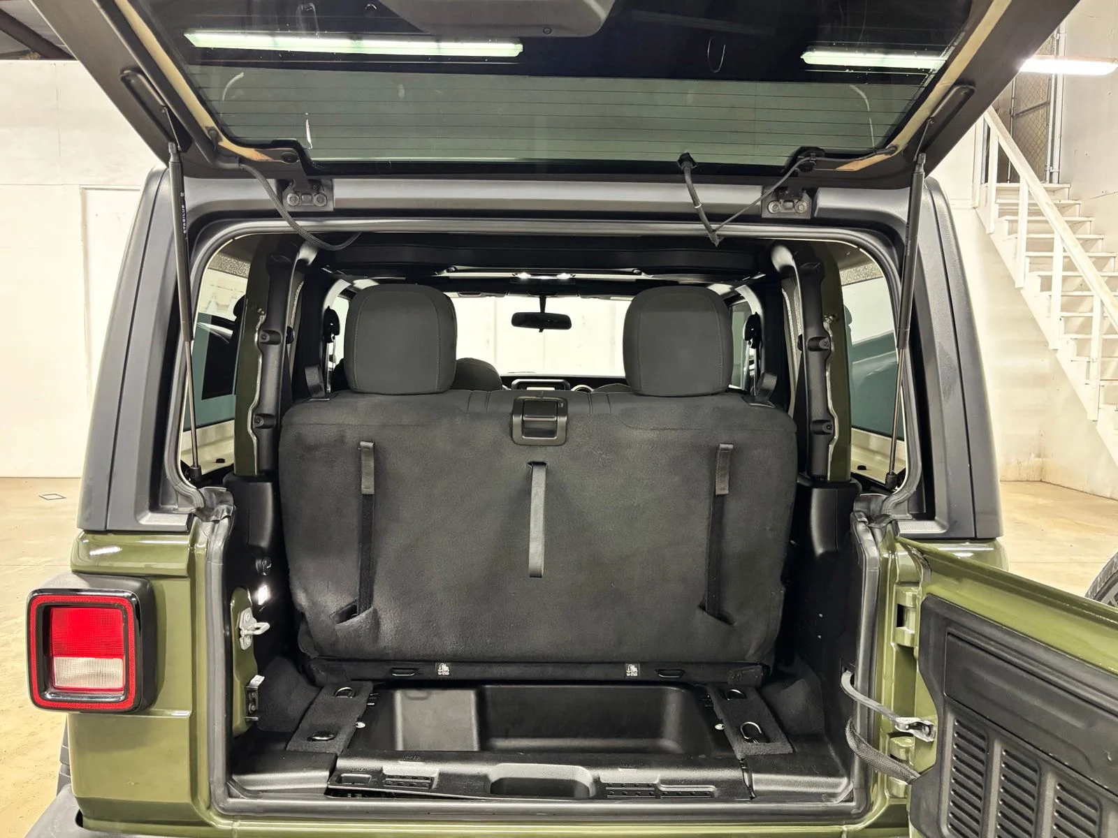Used 2020 Green Jeep Sport S image 22