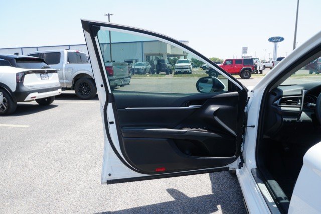Used 2024  Toyota SE image 11