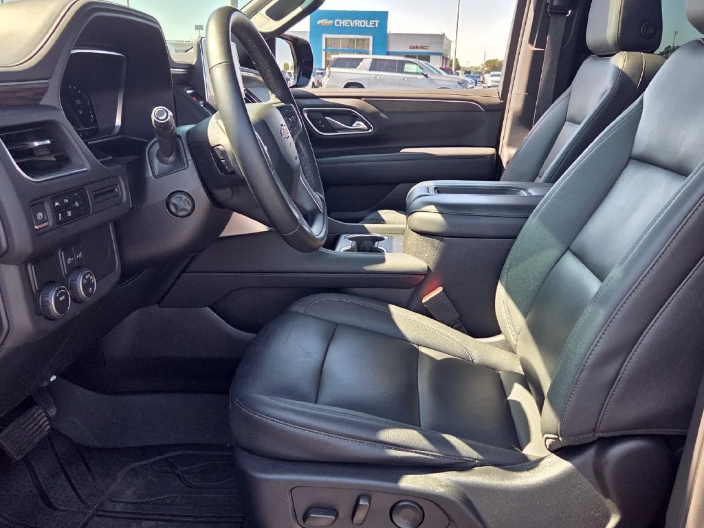 Used 2023 BLACK Chevrolet LT image 5