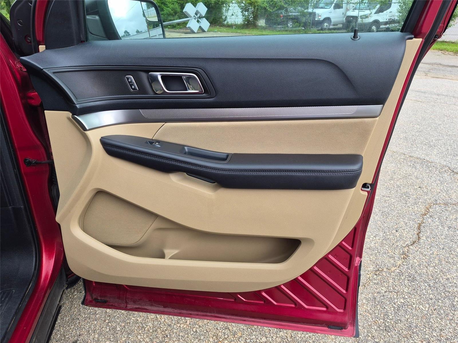 Used 2016 Ruby Red Metallic Tinted Clearcoat Ford Base image 30