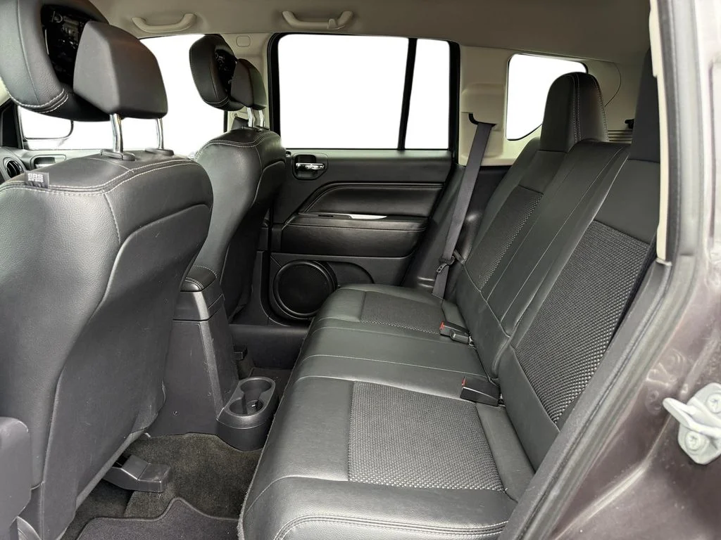 Used 2017 Gray Jeep Latitude image 7
