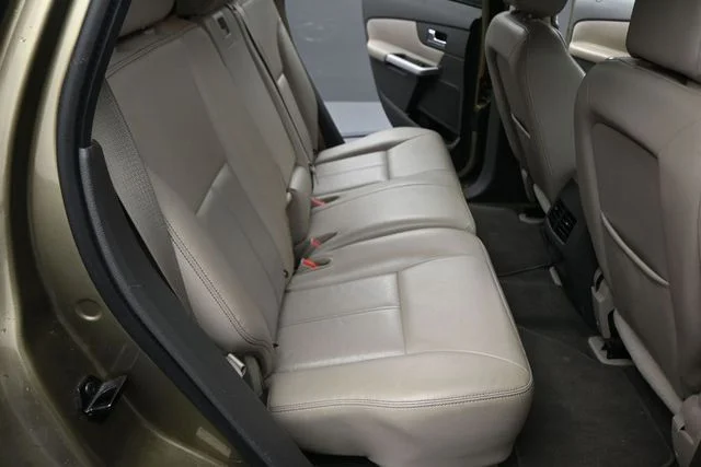 Used 2013  Ford SEL image 16