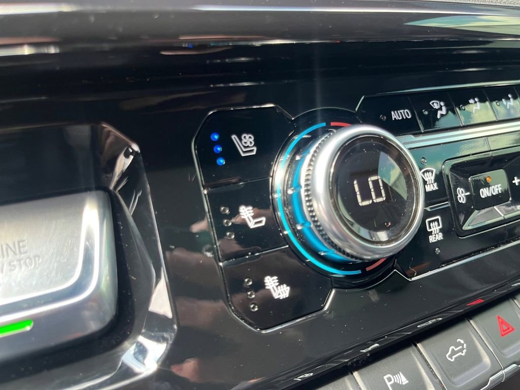 Used 2024 Titanium Rush Metallic GMC AT4 image 21