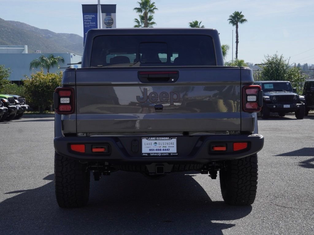 New 2026 Granite Crystal Metallic Clear-Coat Exterior Paint Jeep Mojave image 4