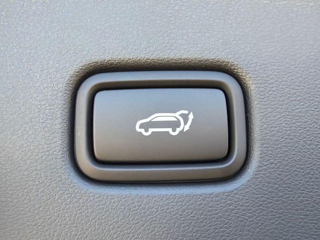 New 2026 White Hyundai SEL AWD image 19
