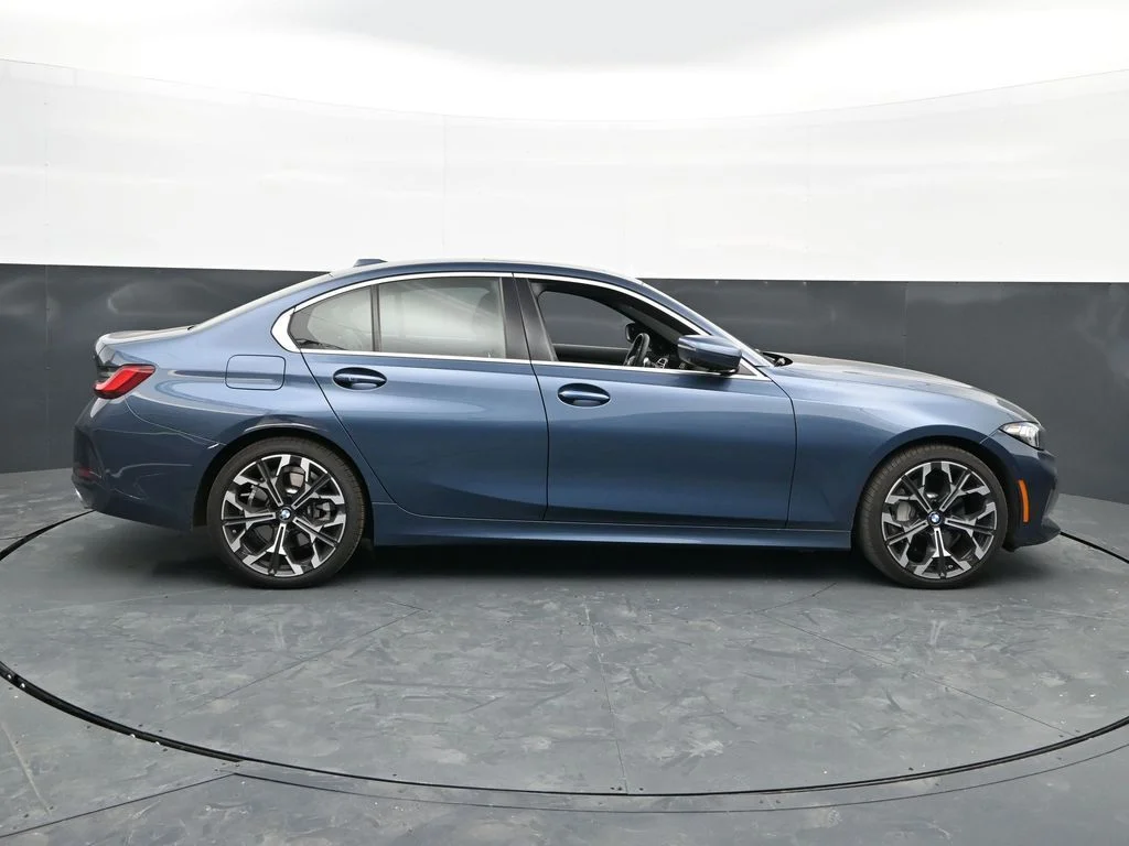 2025 BMW 3 Series 330i - Photo 8