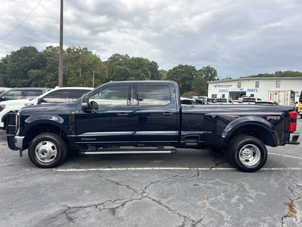 Used 2025 Blue Ford XLT image 4