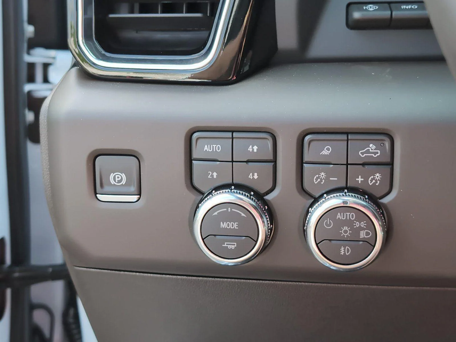New 2026 Glacier White Tricoat GMC Denali image 31