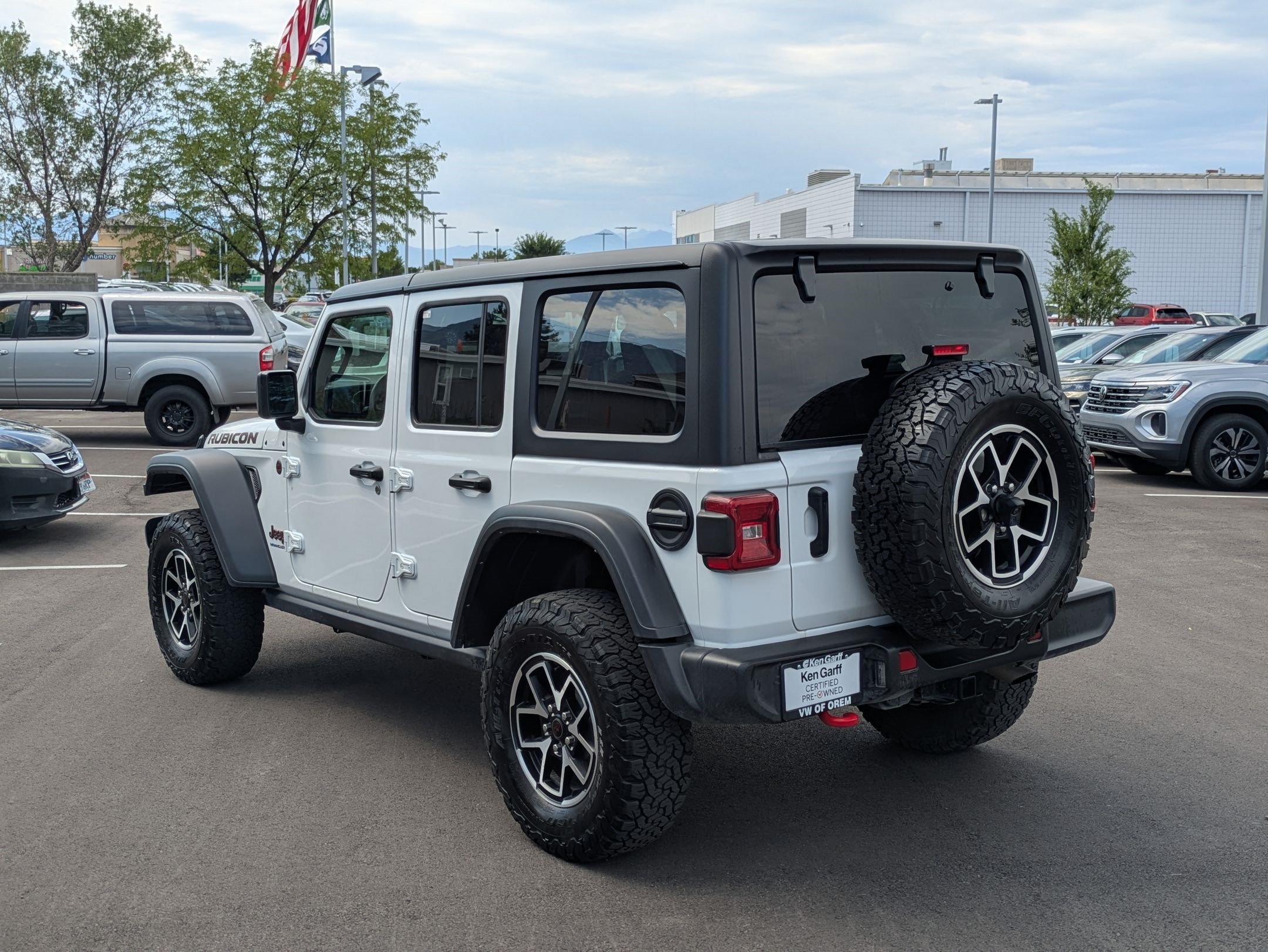 Used 2025 Bright White Clearcoat Jeep Rubicon image 5