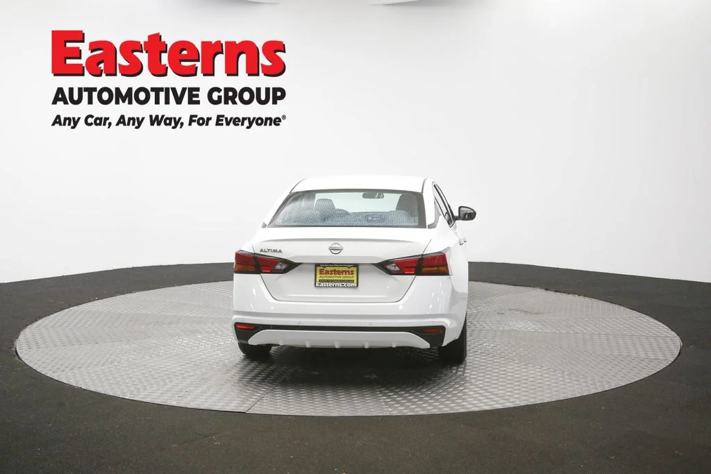 Used 2025 White Nissan 2.5 SV image 39