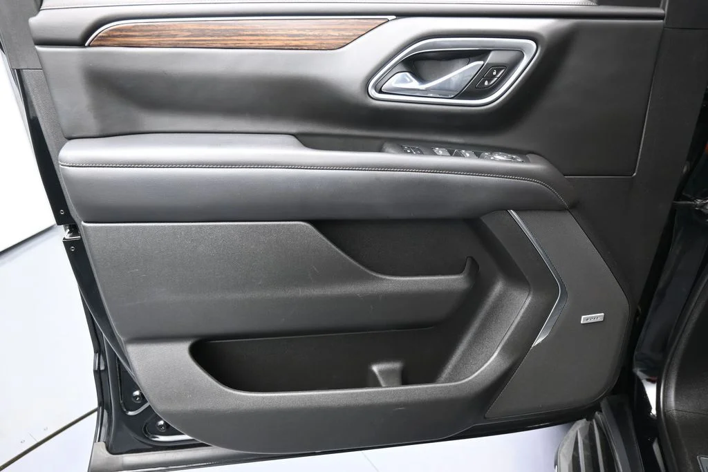 Used 2021 Black Chevrolet High Country image 13