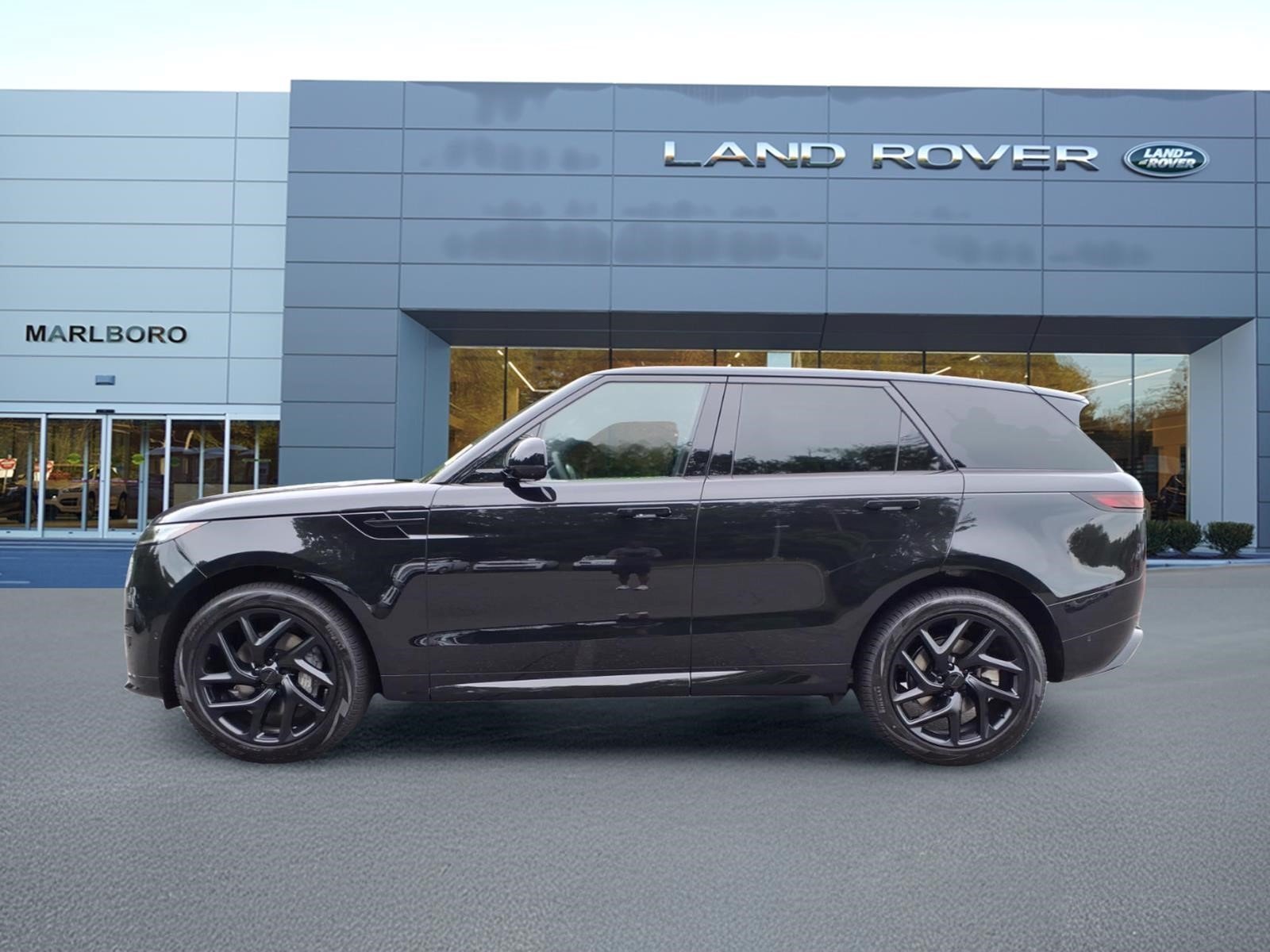New 2026 Santorini Black LAND ROVER Dynamic SE image 6