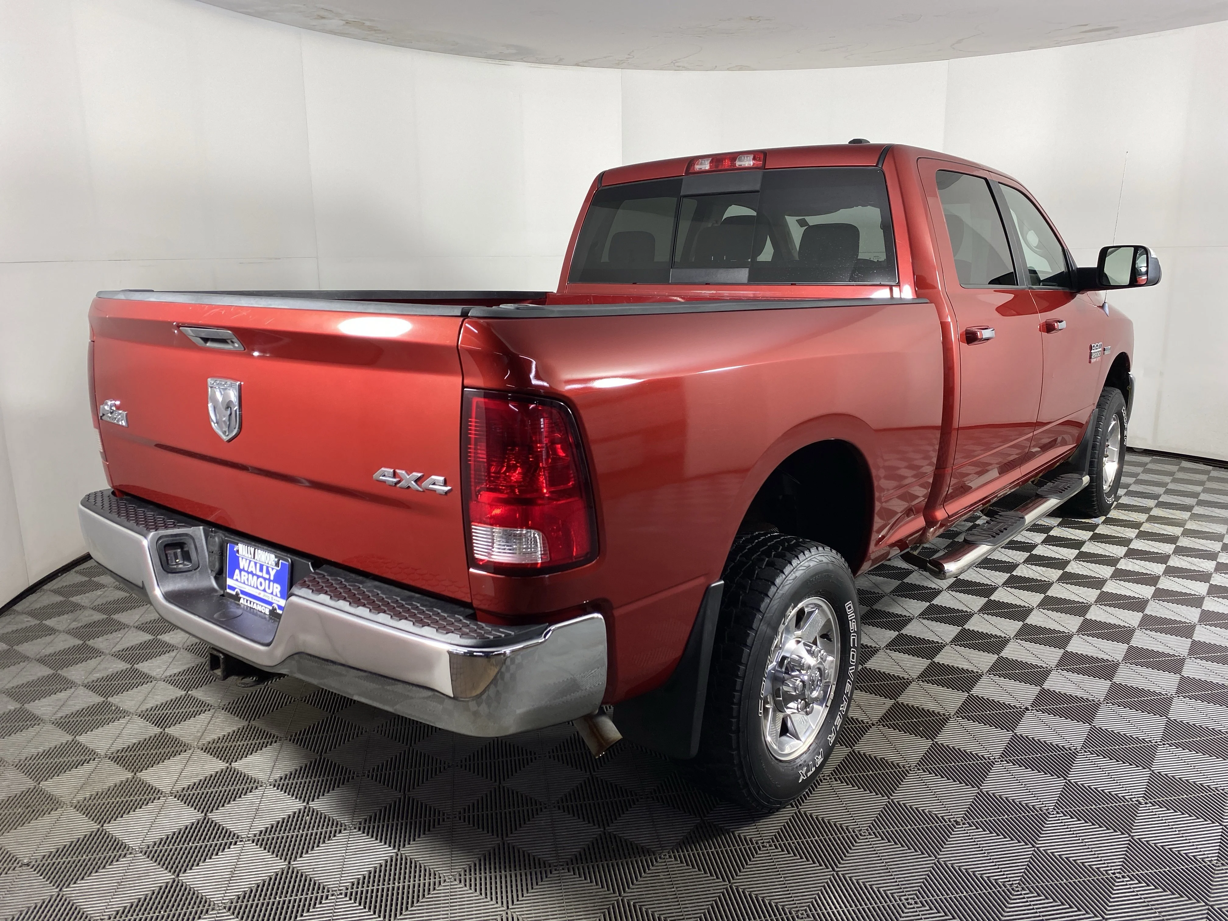 Used 2010 Inferno Red Crystal Pearl Dodge SLT image 3