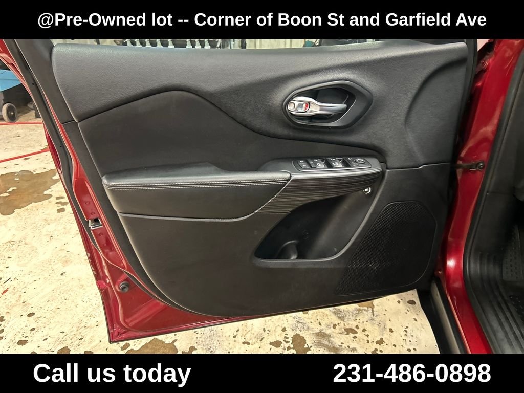 Used 2015 Red Jeep Latitude image 15