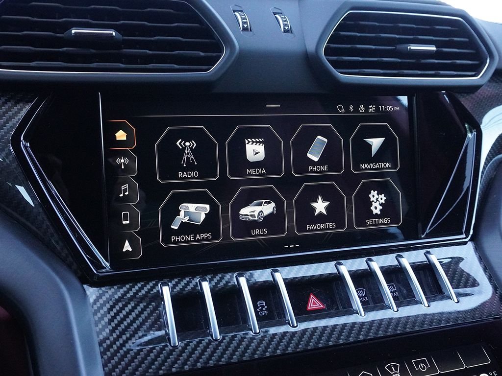 Used 2022 Black Lamborghini Base image 50