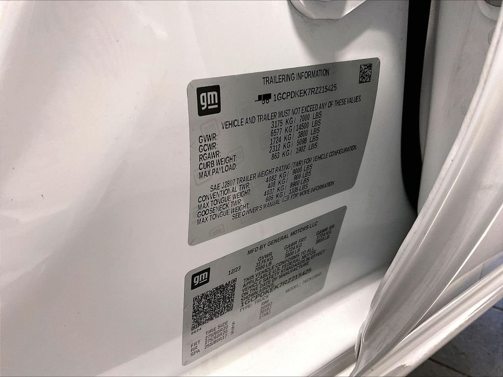 Used 2024 White Chevrolet LT image 35