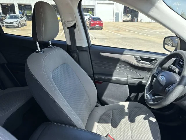 Used 2022 Black Ford SE image 32