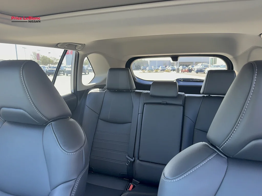 Used 2024  Toyota XLE Premium image 20
