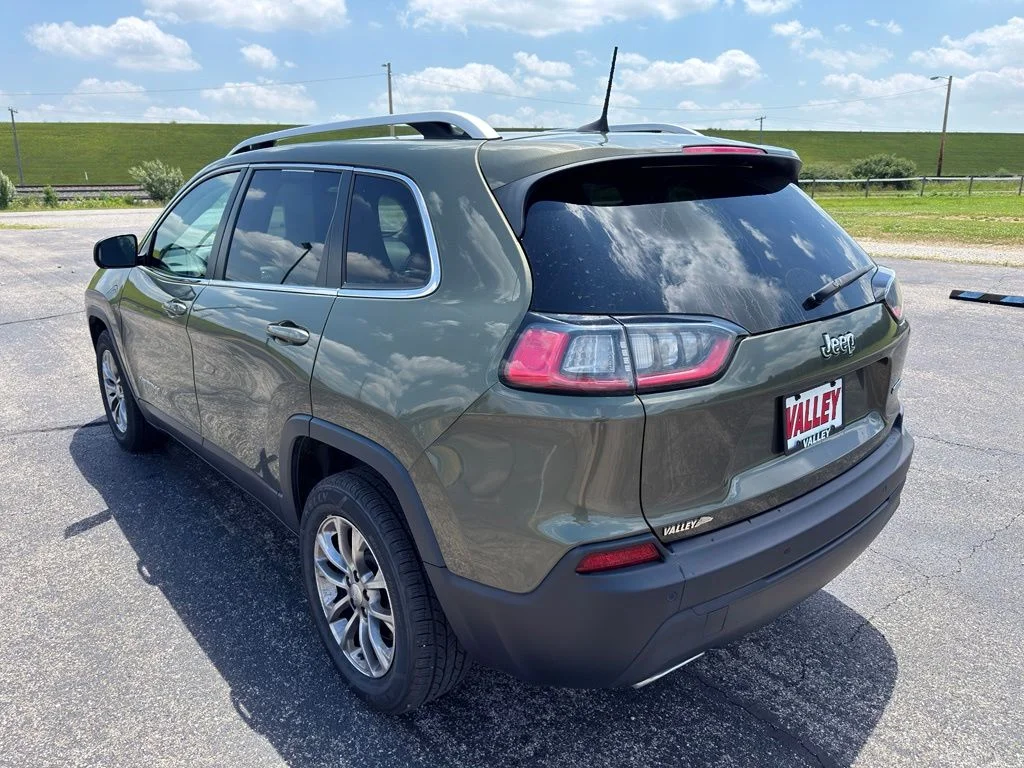 Used 2021 Green Jeep Latitude Lux image 16