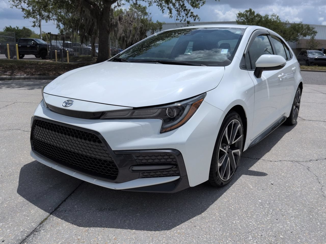 Used 2021 Blizzard Pearl Toyota SE image 9
