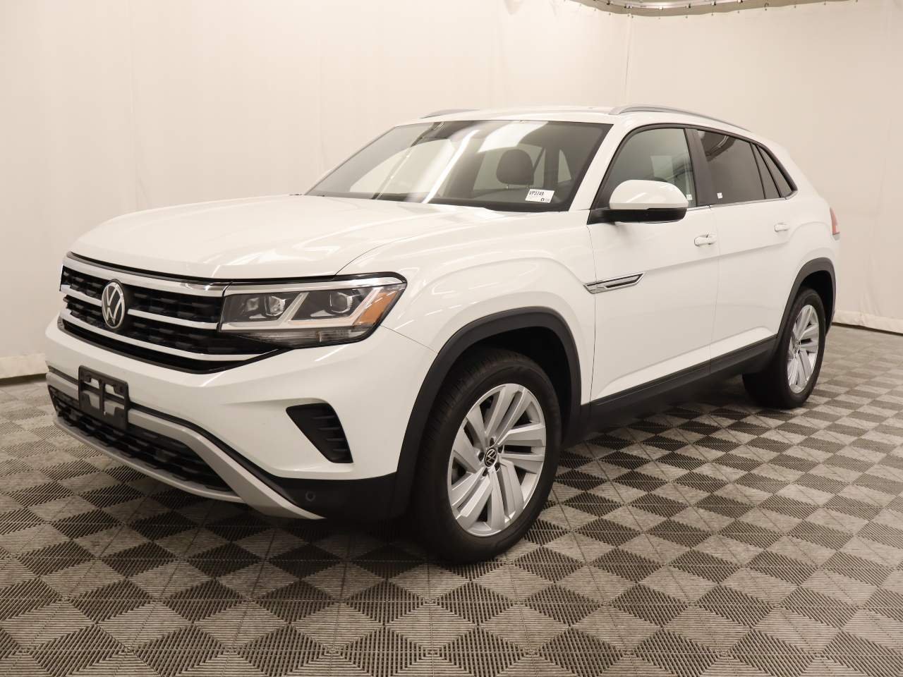 Used 2022 Pure White Volkswagen SE 4Motion image 1