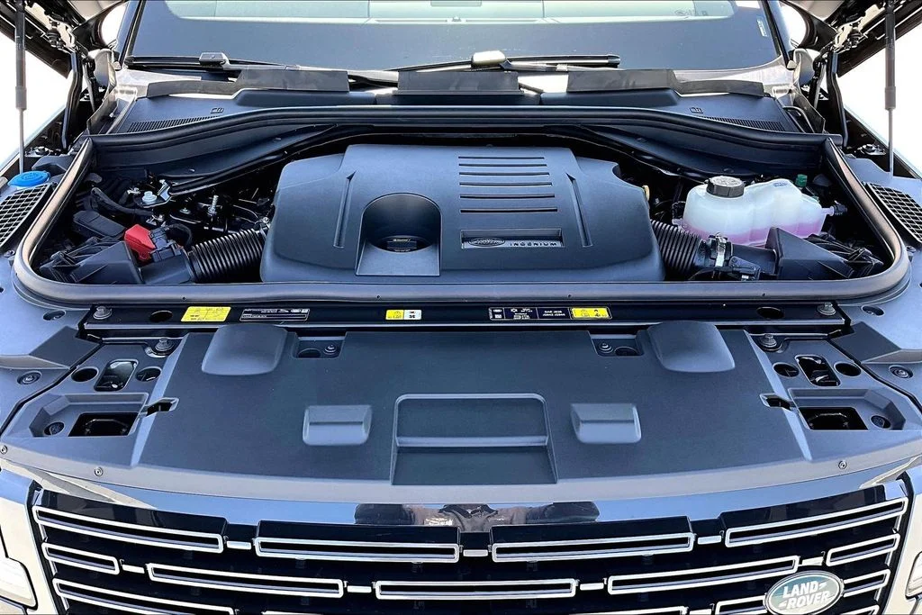 New 2026 Black Land Rover Dynamic SE image 12