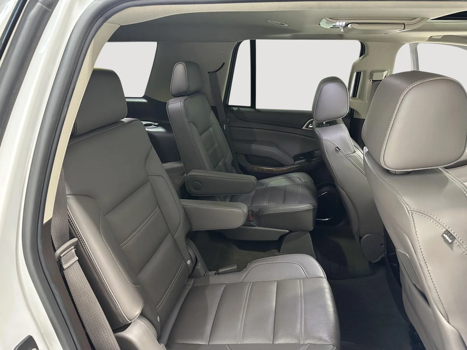 Used 2016 WHITE FROST TRICOAT GMC Denali image 27