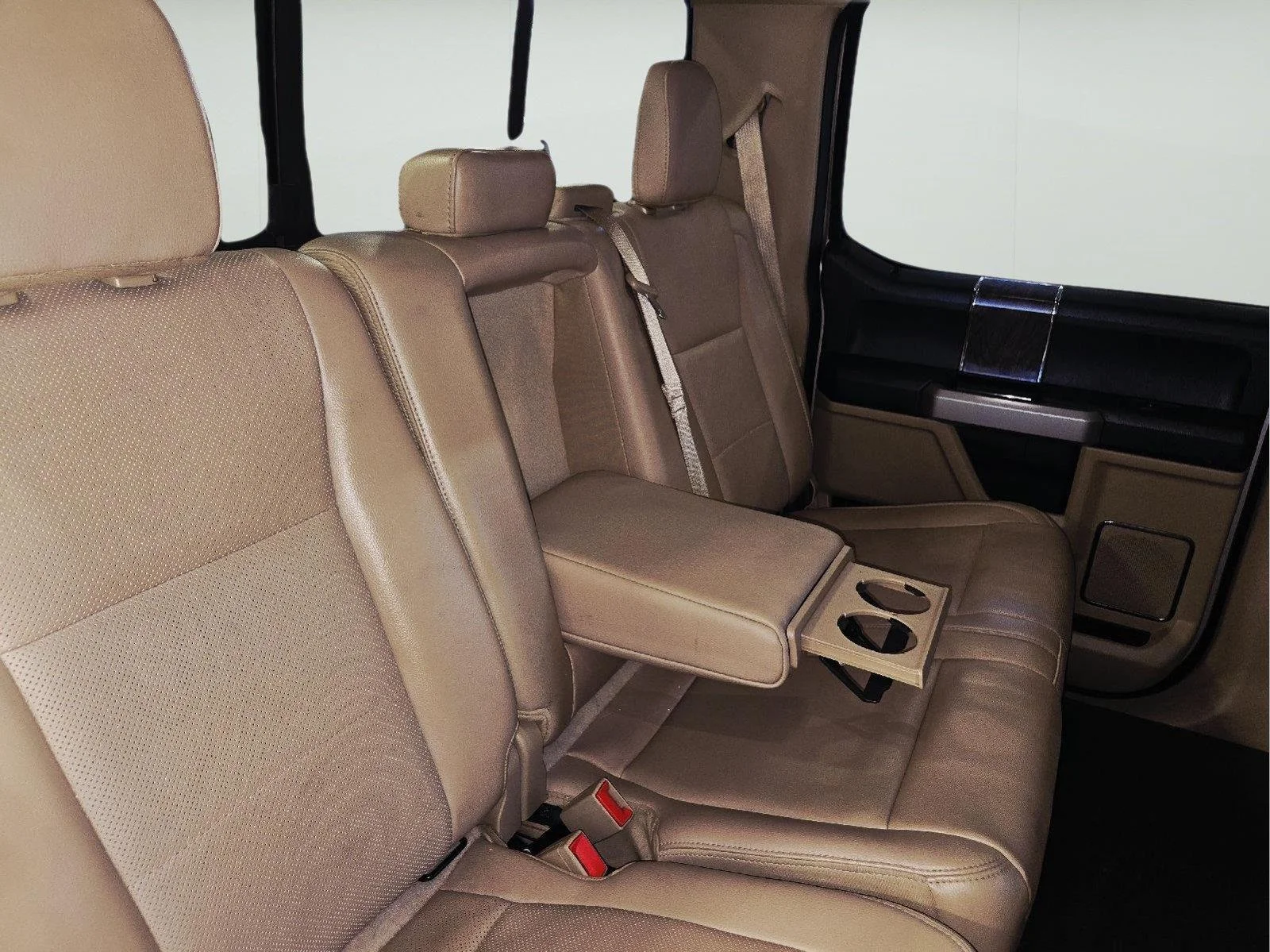 Used 2018 White Gold/Stone Gray Ford Lariat image 41