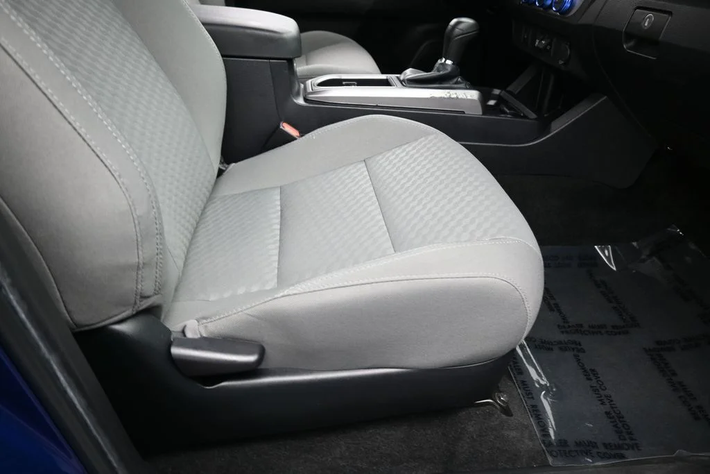 Used 2022 Blue Toyota SR5 image 39