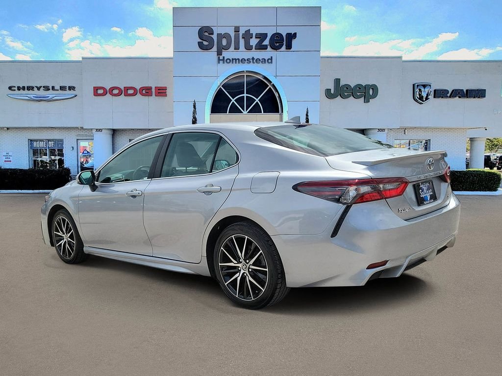 Used 2024 Silver Toyota SE image 3