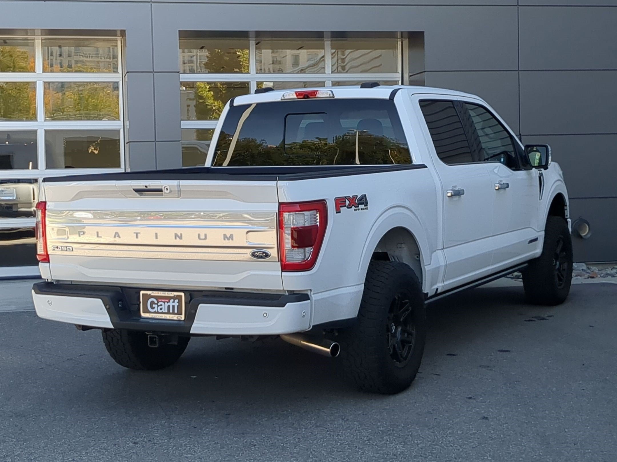 Used 2022 Star White Metallic Tri-Coat Ford Platinum image 5