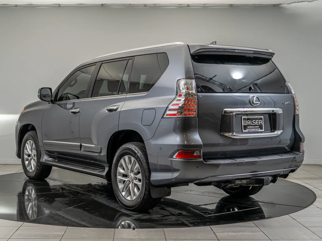 Used 2016 Gray Pearl Lexus 460 image 7