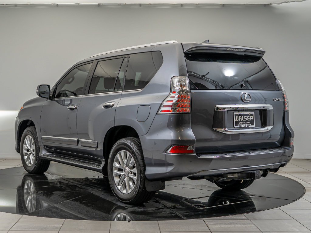 Used 2016 Gray Pearl Lexus 460 image 7