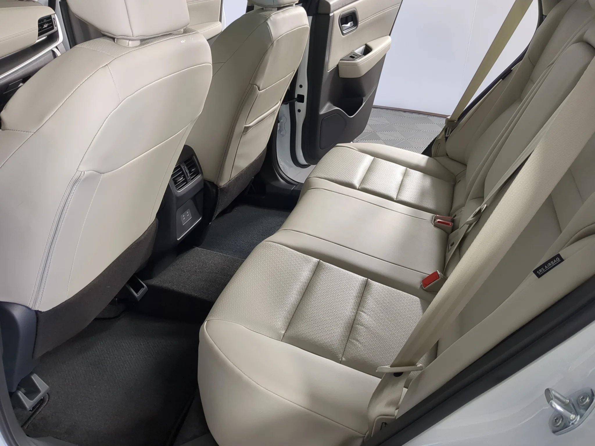 New 2027 Everest White Pearl Tricoat Nissan SV image 14