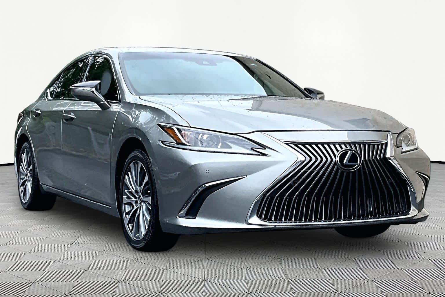 Used 2020 Atomic Silver Lexus  image 3