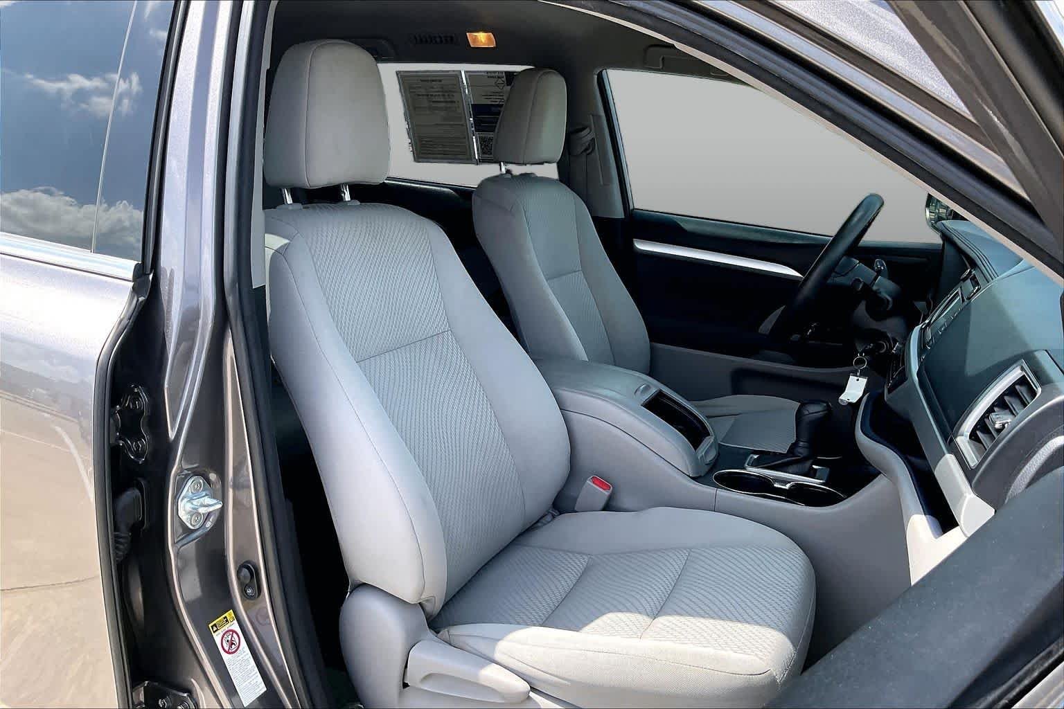 Used 2018 Predawn Gray Mica Toyota LE image 9