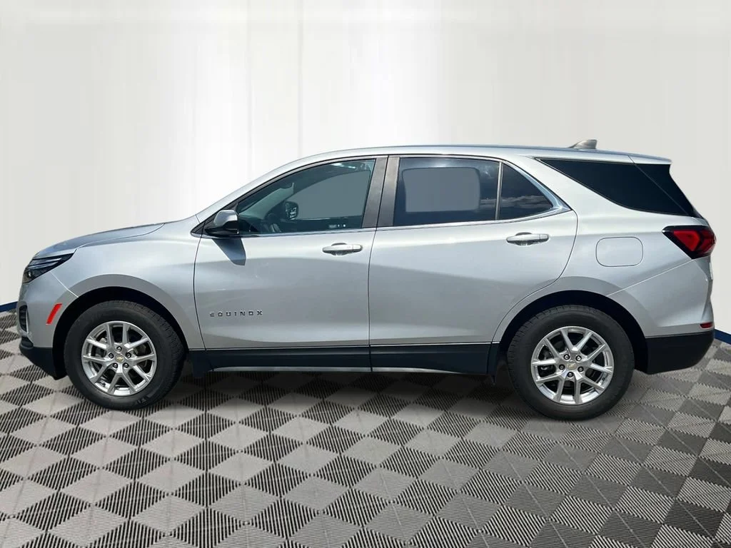 Used 2022 Chevrolet Equinox LT with VIN 2GNAXUEV5N6134004 for sale in Eastpointe, MI