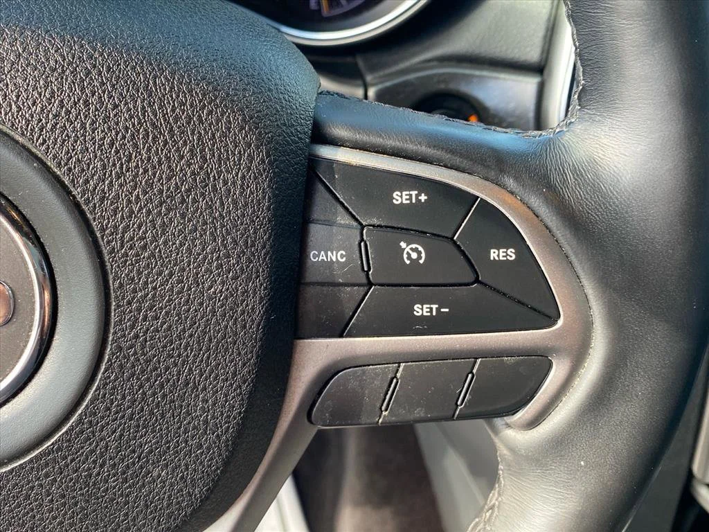 Used 2018 Rhino Clearcoat Jeep Altitude image 18