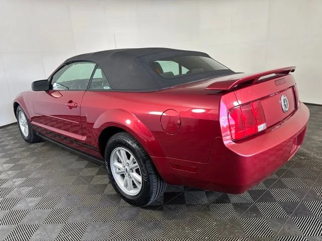 Used 2005 Red Ford V6 image 6