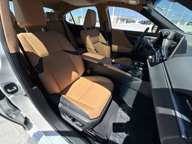 Used 2024 White Lexus 350 image 26