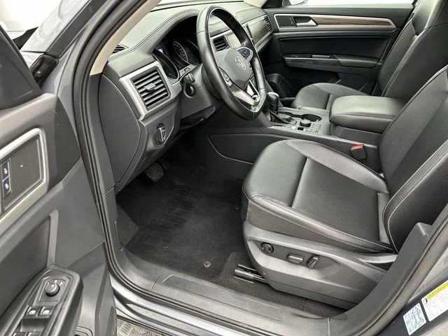 Used 2021 Gray Volkswagen 3.6L V6 SE w/Technology image 11