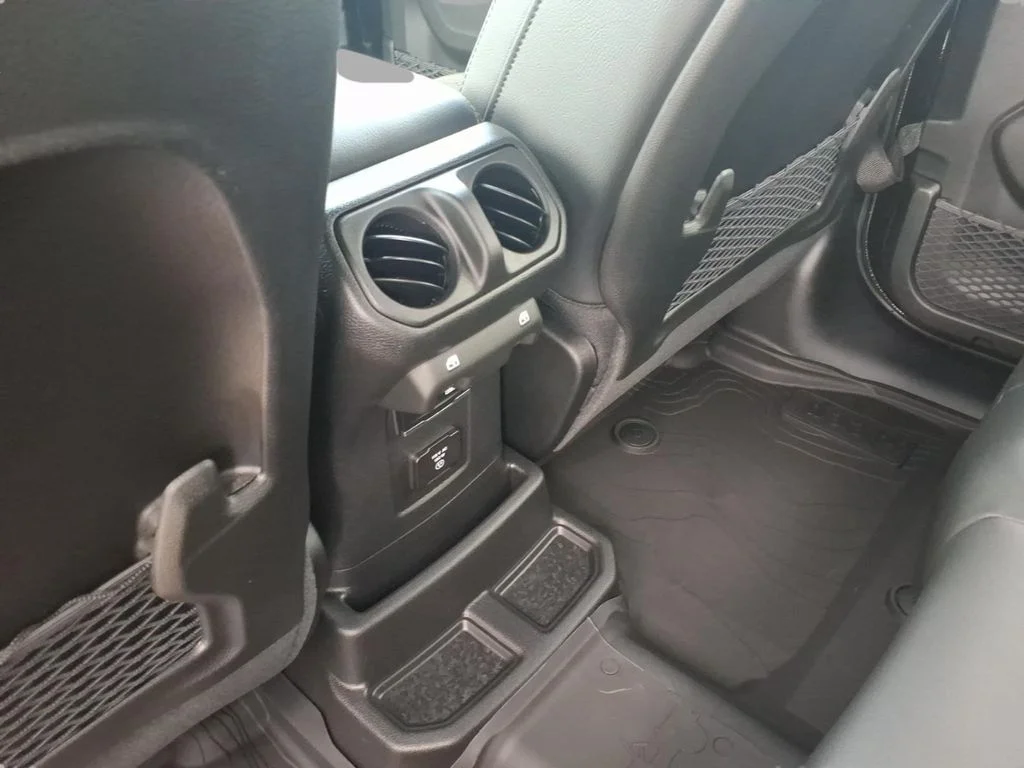 New 2026 Black Clear-Coat Exterior Paint Jeep Sahara image 8