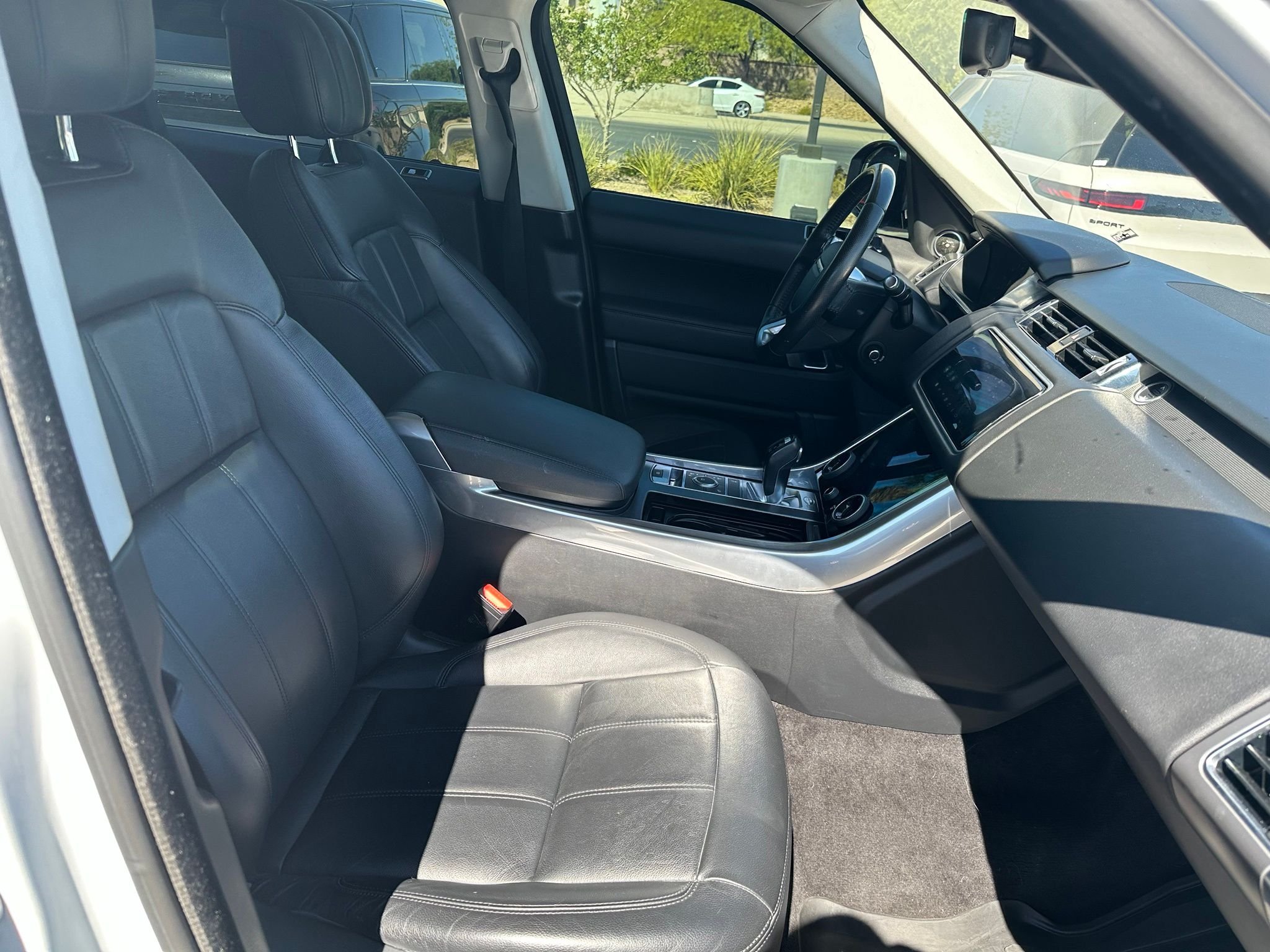 Used 2021 Fuji White Land Rover SE image 14