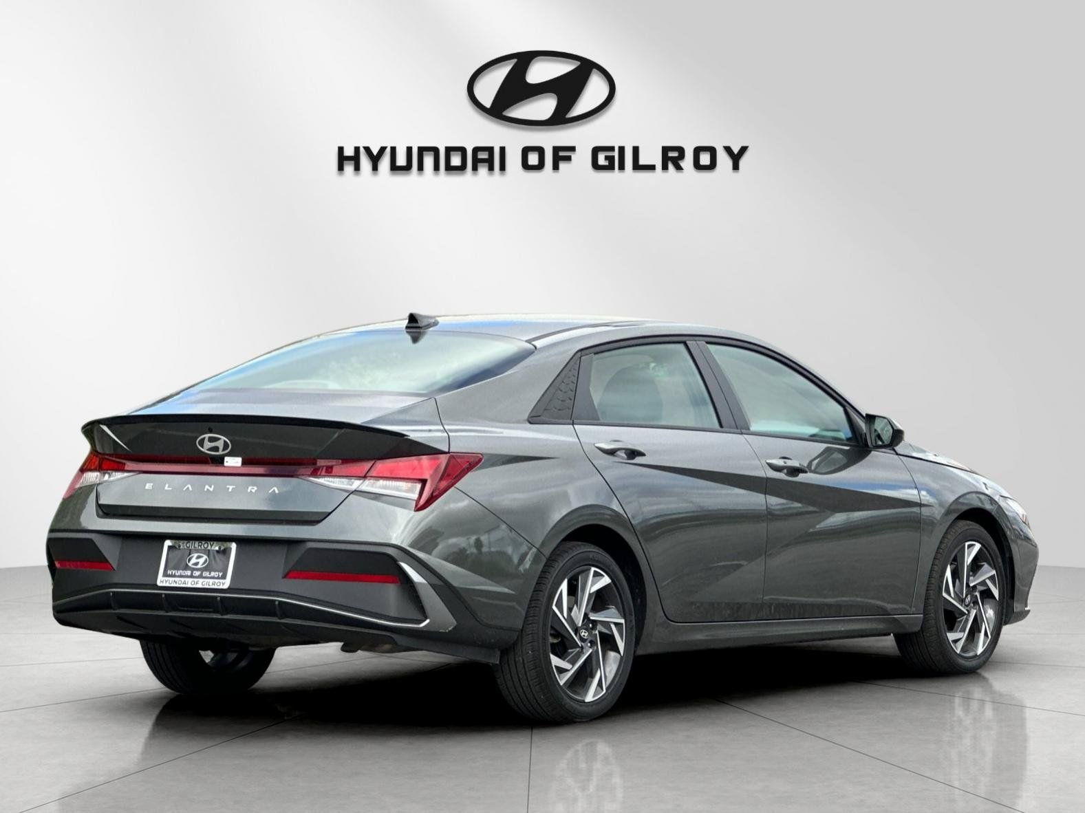 Used 2025 Gray Hyundai SEL Sport image 5