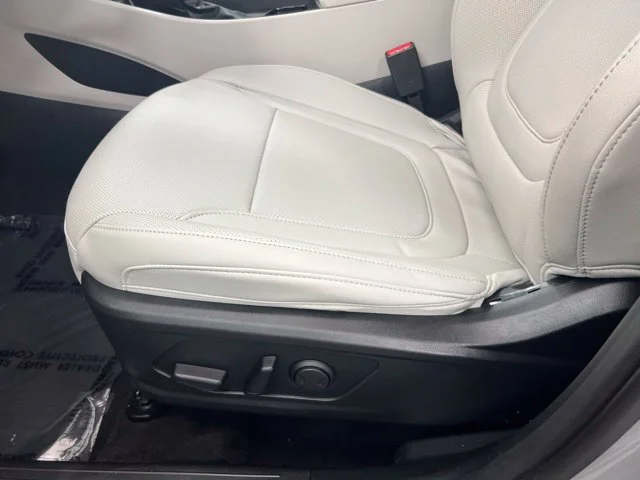 Used 2023 Silver Hyundai SEL image 14