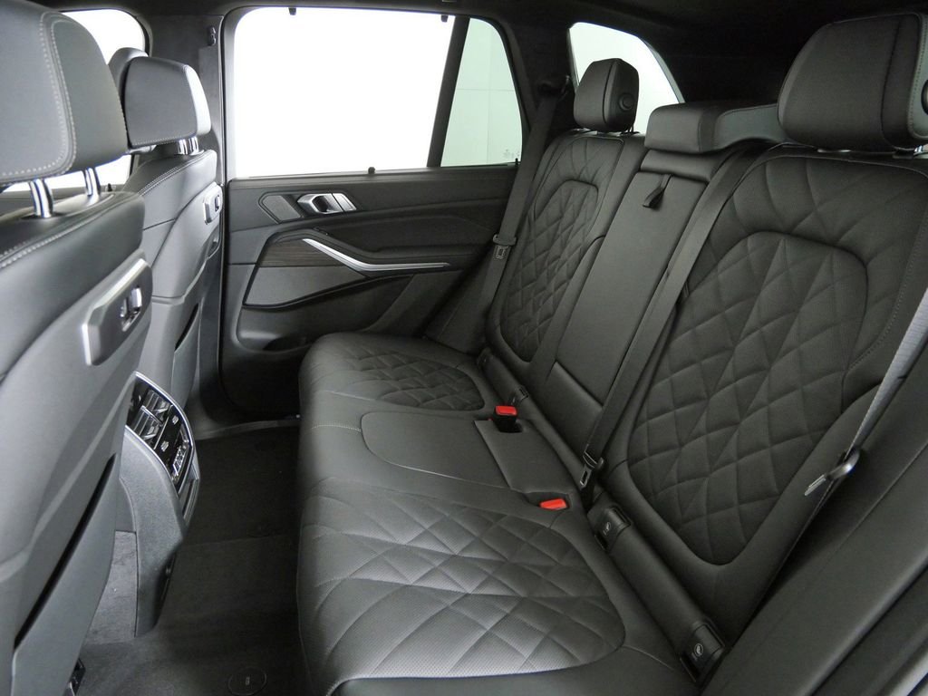 New 2026 Carbon Black Metallic BMW xDrive40i image 33