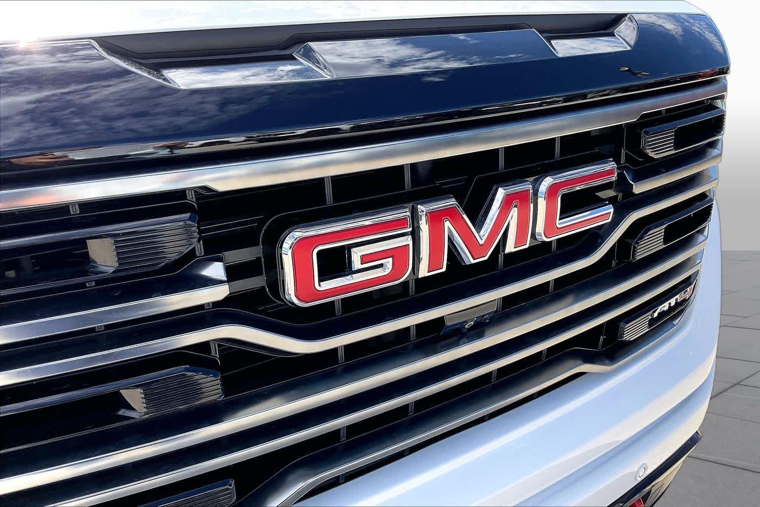 Used 2026 Summit White GMC AT4 image 30